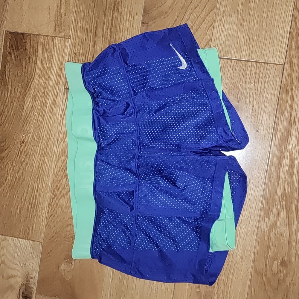 Nike Shorts (S)